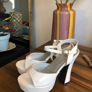 White patent play/dress up shoes size 9